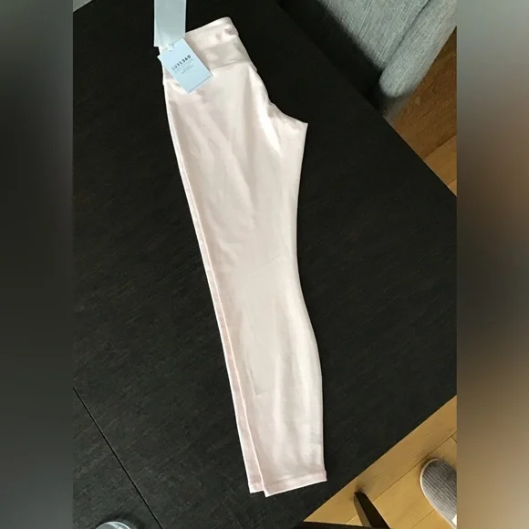 NWT FABLETICS LUXE360 Leggings - Super soft! - Picture 2 of 6